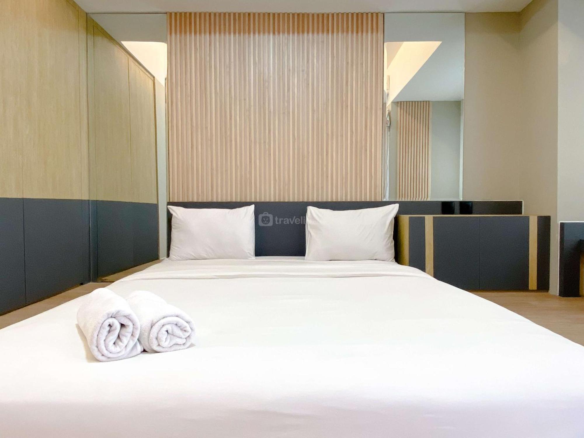Modern Look At Gateway Park Lrt By Travelio Apartemen Bekasi