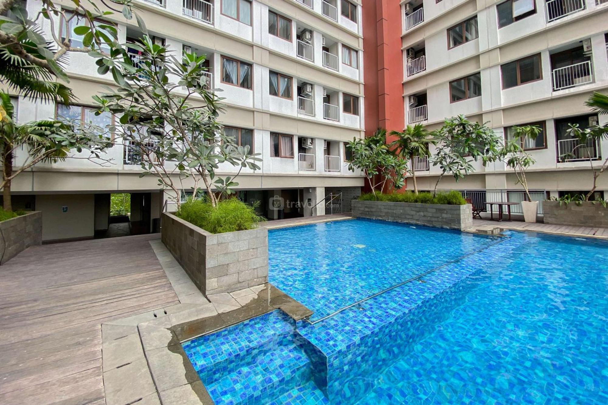 Modern Look At Gateway Park Lrt By Travelio Apartemen